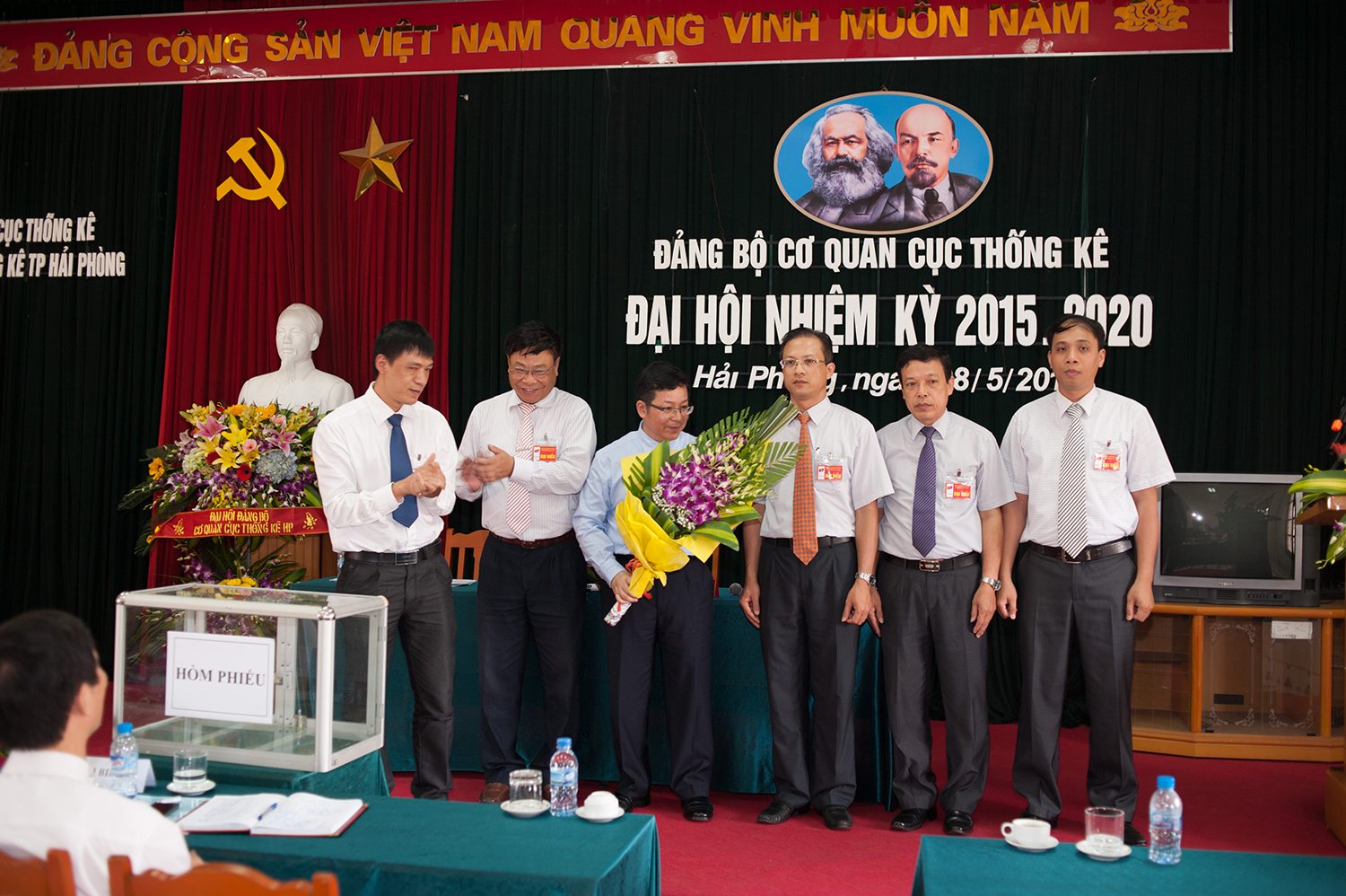 anh 8bch nhiem ky 2015 2020 ra mat