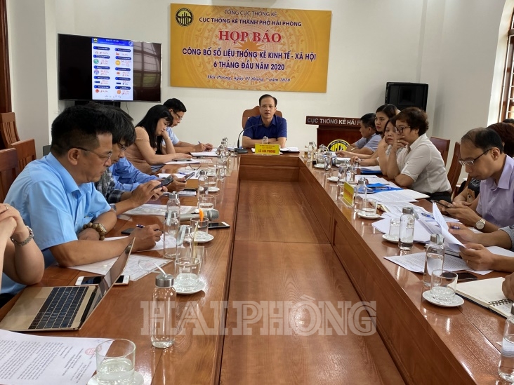 Ông Lê Gia Phong, Cục trưởng Cục Đăng ký & Đăng nhập VV88 app chủ trì cuộc họp báo.